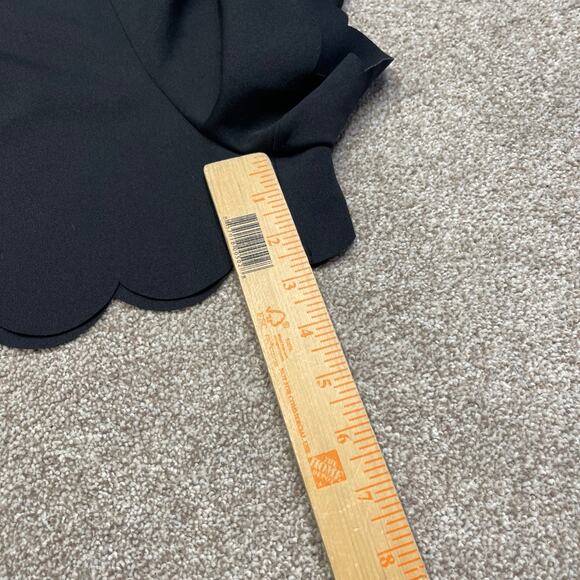 Express Scalloped Scallop Hem black Shorts Size Medium nwt - Picture 4 of 12